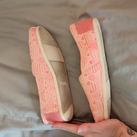 UNAVAILABLE/NFS - Womens size 9 Toms - Picture 4 of 6